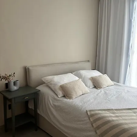 A 200 M Del Mar Apartment