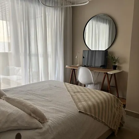 A 200 M Del Mar Apartment *